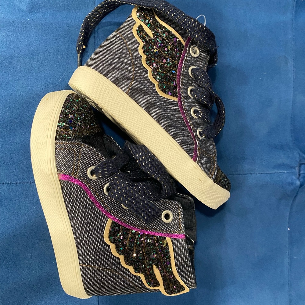 Adorable toddler brand new denim and glitter high top sneakers. Size 6